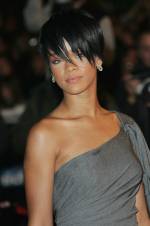 rihanna_nrj_music_aw.jpg