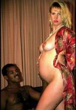 une pouse et son amant, le pre de son enfant